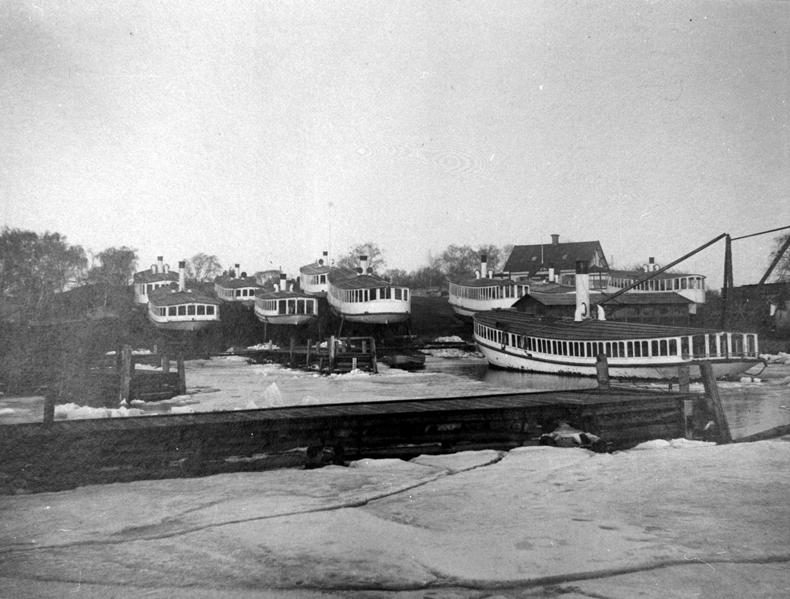 Fig.9 Hästövarvet underhållsvarv för Karlskrona Ångslupsaktiebolag. Foto Blekinge museum År 1904 köper C.J. Börgesson den del av södra Hästö som motsvarar dagens varvsanläggning.