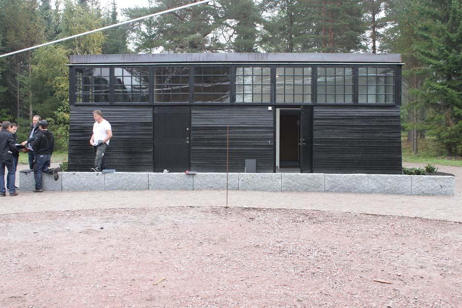 SAMMANFATTNING Under hösten 2014 till hösten 2015 har en ekonomibyggnad på Skogskyrkogården renoverats i samband med att platsen byggs om till ceremoniplats.