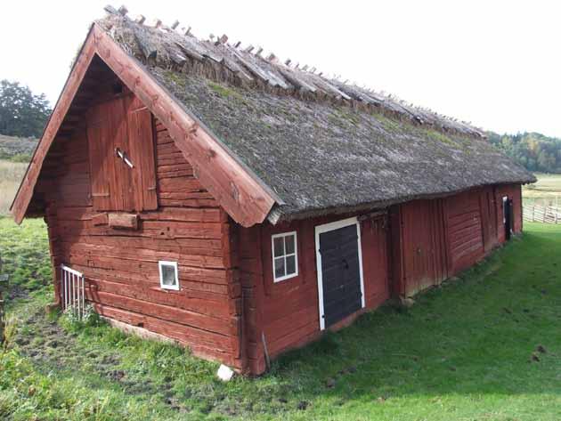 Inledning Under november månad 2012 har reparationsarbeten utförts på Långmarens ladugård.