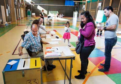 Så fungerar riksdagen på lättläst svenska 11 När det är val tar valarbetarna emot