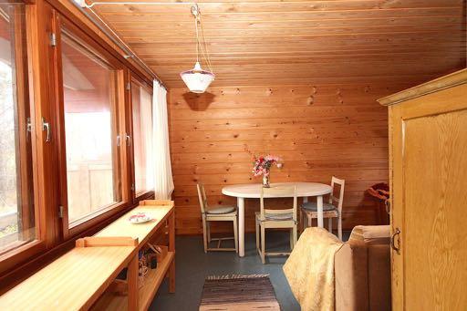 Stuga i Grelsby med kräftvatten Fastigheten Adress: Fastighet: Mangelbovägen, AX-22 410 Finström Hasselbacka 60-409-2-147 om 5 400 m 2 är belägen i Grelsby, Finström.