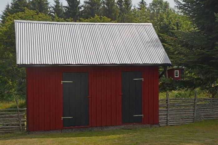 Enligt skogsbruksplanen omfattar skogsmarken 26,4 ha med ett virkesförråd om 5 732. Fastigheten har för området god bonitet 8,5 /ha.