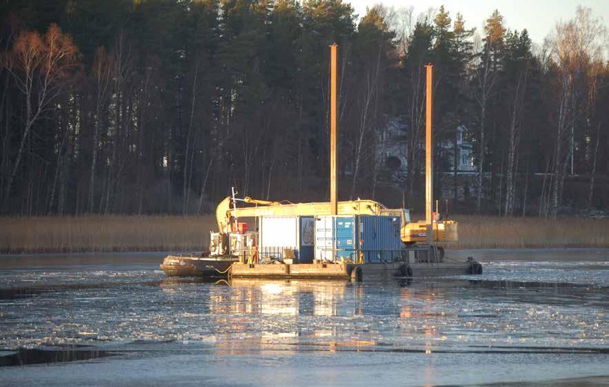 UNDERHÅLL Muddring UNDERHÅLLSMUDDRING säkerställer framkomligheten i våra hamnar Den uppmärksamme hamnbesökaren har säkert sett de pråmliknande farkoster som under senare tid långsamt förflyttat sig