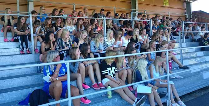 DM I INOMHUSFOTBOLL DAMER 2016-2017 DM Slutspelsgrupp 1 1. Nättraby GoIF 4 3 1 0 12 2 10 10 2. Lörby IF 4 3 1 0 10 8 8 10 3. Asarums IF FK 4 2 0 2 8 4 4 6 4. IFK Karlshamn 4 1 0 3 5 6-1 3 5.
