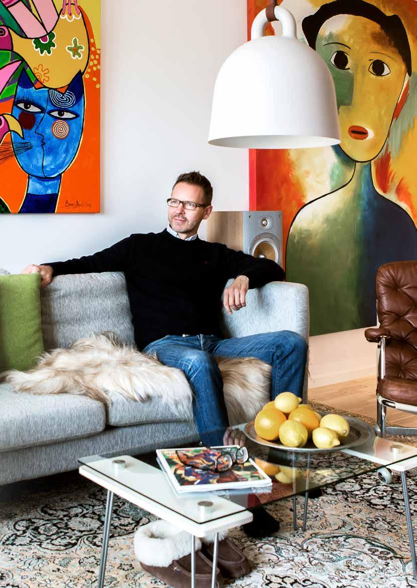 Vi som bor här: Roger arbetar på Lunds Universitet och Nordic Art & Design. Hans sambo arbetar med ekonomi och administration på ett företag i Malmö.