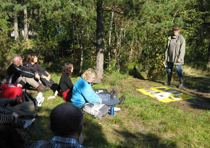 Märta Berg tjänstemännens tid i anspråk, såsom underskott i kommunens budget, minskande elevunderlag eller omorganisationer inom skolverksamheten eller inom hela kommunen.