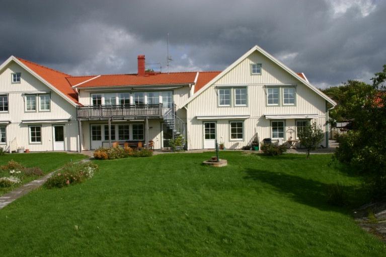 Kosters Hembygdsförening (Av Göran Larsson) Kosters Hembygdsförening har haft årsmöte och samtliga ledamöter omvaldes ytterligare ett år.