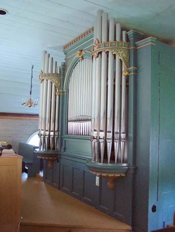 Den nuvarande orgel byggdes 1901 av Johannes Magnusson i Göteborg, sedan dess har orgel genomgått flera ombyggnader. Exteriört - Dörren på långhuset togs bort och ersattes med ett nytt fönster.