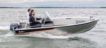 Buster S1 Längd: 4,43 m. Bredd: 1,82 m. Vikt utan motor: ca 275 kg. Rek. motorstyrka: 20-30 hk.