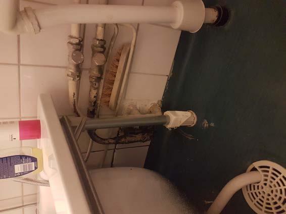 Tappvattenledningar ut ur vägg i badrum, i våtzon 1 Osäkra avstängningsventiler i badrum Värmesystemet Värmesystemet i föreningen är av typen ettrörssystem.