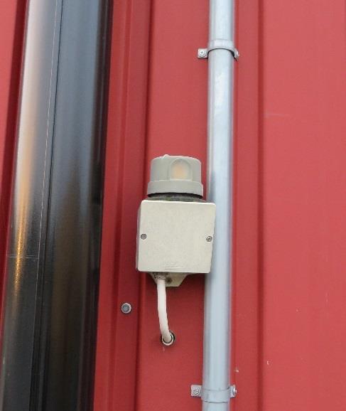 Inledning Utöver byte av belysning kan elanvändningen minskas genom att minska tiden som belysningen är på.