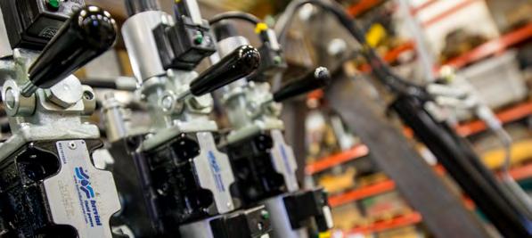 Kvalitetsprodukter för optimalt värde under drift HYDRAULOLJOR För inomhusbruk Dessa produkter är utvecklade för att användaren utifrån sina behov lätt ska hitta en olja som ger optimalt värde under