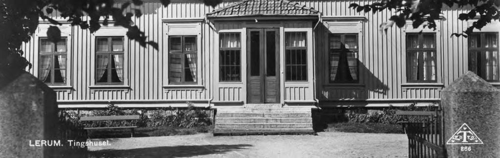 På den katolska tiden var Lerum egen församling och prästen bodde då förmodligen på Stommen. Sedan ingick Lerum och Skallsjö i Stora Lundby församling.