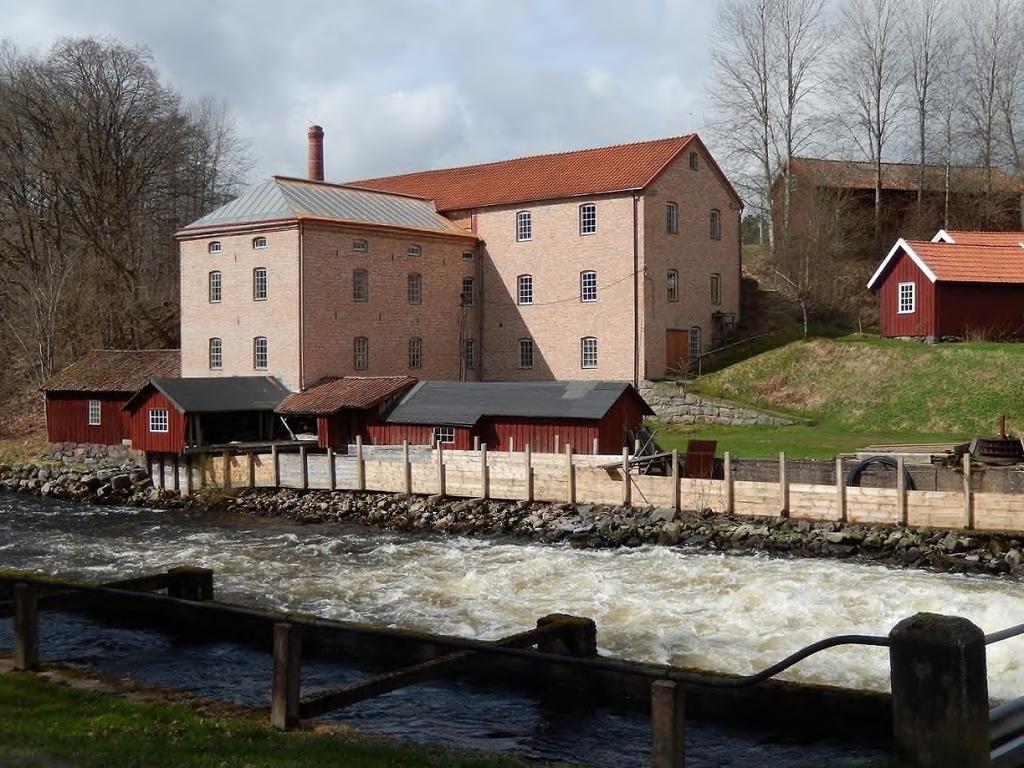 Figur 5. Hillefors grynkvarn. Stationssamhället Lerum I slutet av 1850 talet började järnvägen mellan Göteborg och Stockholm byggas, Västra Stambanan.