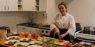 Vi rekommenderar stövlar då ravinen vissa gånger om året är ganska fuktig. Grillplats och badstuga 12.