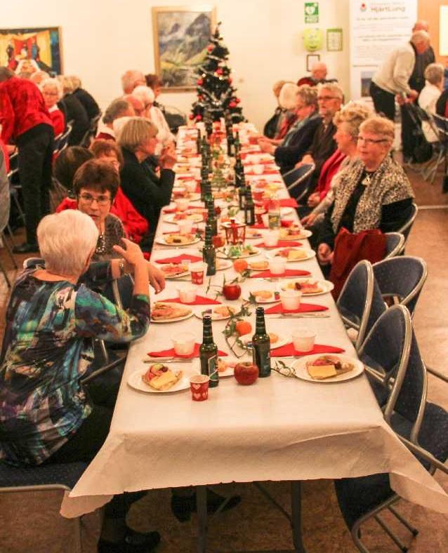 In strömmade drygt 100 gäster och lokalen blev