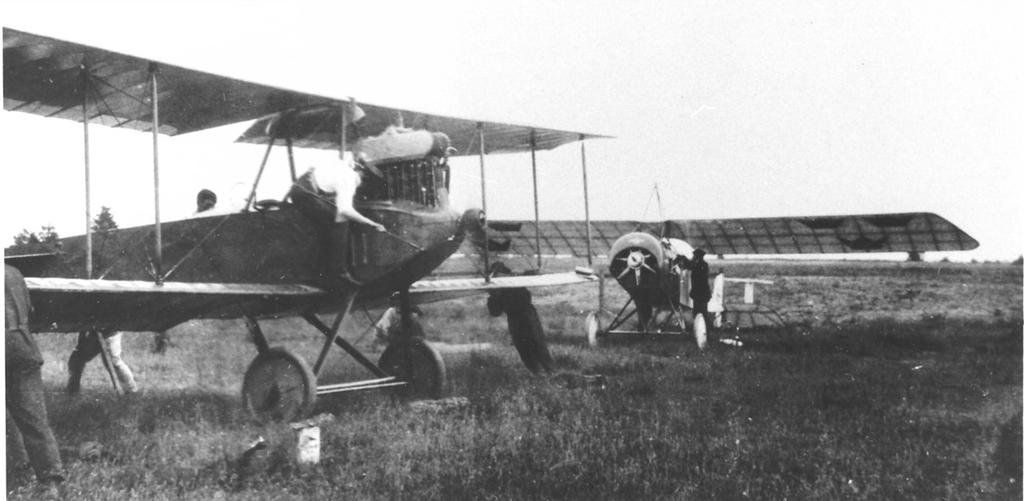 upplindad. Avsikten var att när flygplanet kommit upp i luften skulle tråden lindas ut. Start för prov med radio. Foto Flygvapenmuseum Så kom den stora dagen för det första försöket.