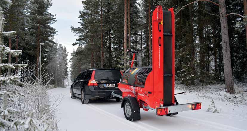 STANDARDUTRUSTNING Säker skyddsbur Automatisk smörjning av sågkedjan LÄTT ATT TRANSPORTERA