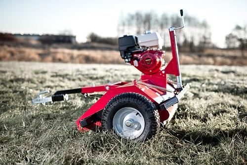 ATVE271000H Betesputs att användas med ATV/UTV eller en liten traktor. Klipper effektivt sly, stora ängar och v ägkanter. Lätt att justera klipp höjden.