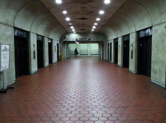 2.2.3 Forest Glen Station, USA Forest Glen Station är en tunnelbanestation på Washingtons röda linje.