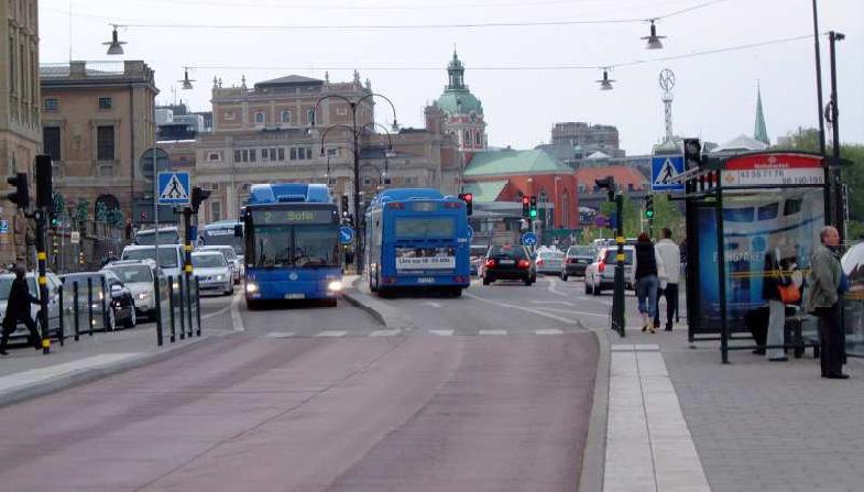 Figur 26 Stombusslinje på egen bana. Foto Karl Kottenhoff Bus Rapid Transit Framtidens stombussar är tänkta att hämta inspiration och egenskaper från Bus Rapid Transit (BRT).