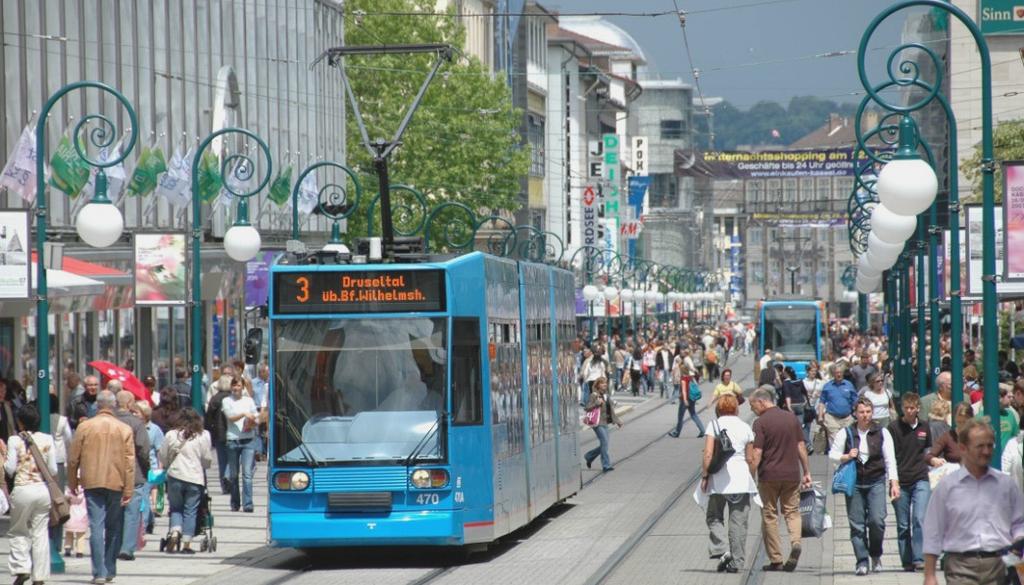 7.3.1 En attraktiv stadsmiljö Strategins effekt på upplevelsen av stadsmiljön påverkas till stor del av vilken detaljutformning som väljs i stomnätets stråk samt vid stomnätets hållplatser och