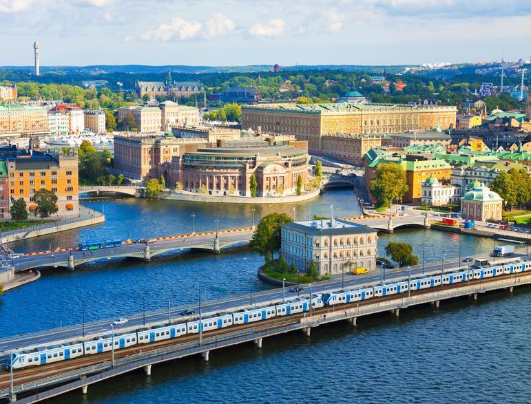786 000 resenärer varje vardag Påstigningar 2,8 miljoner/dag Omsättning cirka 20-25 mdr/år Varje sommar trafikerar