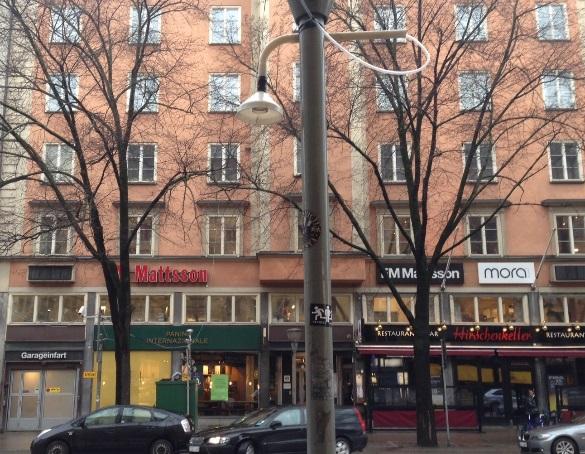 Typ av station: Gaturum och urban bakgrund. Sveavägen 59, två mätpunkter ca 3 m respektive ca 20 m över gatunivå på gatans västra sida.