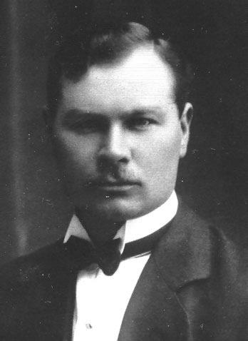Anfäder Carl Josef Berthold Gustavsson Carl Josef Berthold Gustavsson. Lantbrukare. Född 1895-06-10 Åseröd 1). Fadder: Heg. Paul Edvard Gustavsson o.h.h. Fredrika Amalia Karlsdotter på Heljeröd Bosatt Åseröd, Tanum.