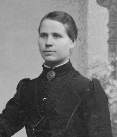 Född 1932-08-19 Åseröd. Död 2016-11-21 Göteborg. Majvor Adéle Gustavsson. Född 1937-05-12 Åseröd. Död 1999-02-06 Anrås. Generation I I:1 f Anders Laurentius Gustafsson. Häradsdomare.