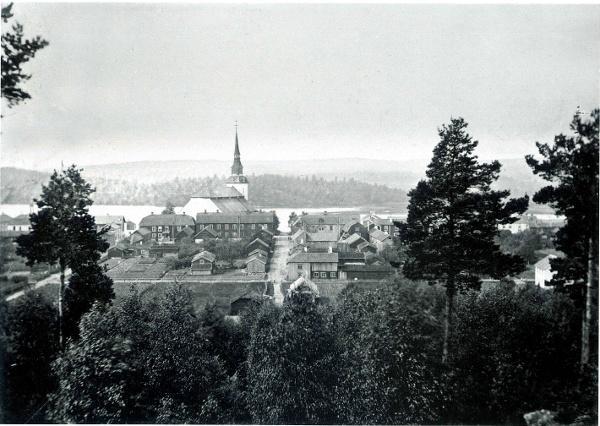 Halta Lovisa bodde på Prästgatan med sina barn. Huset låg strax bakom nuvarande tingshuset. Karamellförsäljerskan Halta Lovisa, på Prästgatan nr.