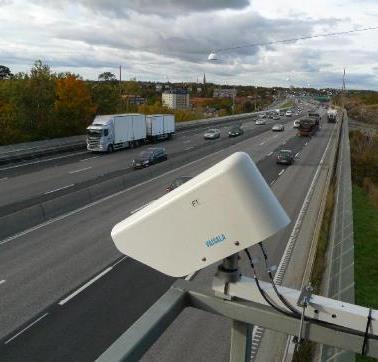 Under hela perioden mättes vägbaneförhållandena vid Gröndal längs Essingeleden kontinuerligt med en Vaisala Road Sense Sensor Figur 1 (G i figuren) och Figur 6.