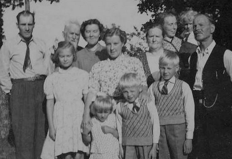 Om Pelle Adel (då troligen som Per Adel) hade gått sin runda några år senare skulle det varit oartigt av honom att inte gå om Lilla Pjungserud.