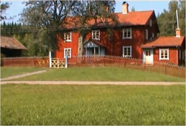 Ja, kanske inte Åsebol men i alla fall. Men jag har semester, så jag behöver inte tänka på sådana saker. Så sant som det är sagt. Dock! Ock, ock, ock!