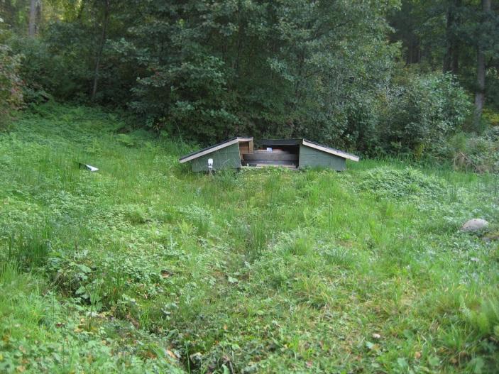 Beskrivning av stationer Bilaga Lunneviken () Lunneviken är en källbrunn som är placerad nedanför en sluttning nära havet, se Figur. Brunnen ligger i svallsediment bestående av främst svallsand.