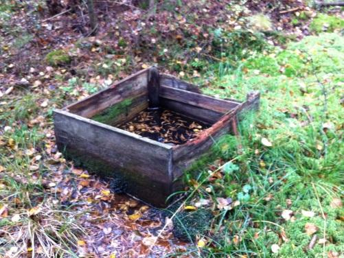 Uppmätta värden för övriga analyserade parametrar bedöms vara mycket låga till låga. Figur Station Flötemarksön. Brunnen har inget lock.