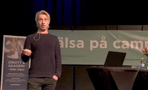 Hälsa på campus Föreläsning Hjärnstark Som en försmak till terminens upplaga av Hälsa på campus gästade Anders Hansen, överläkare i psykiatri och författare till böckerna Hjärnstark och Hälsa