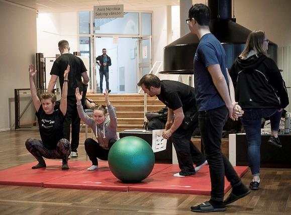 På programmet fanns bland annat nackmassage, rörlighetstester, andningsträning, löpskola, teknikcoaching i benböj och marklyft samt olika gruppträningspass.