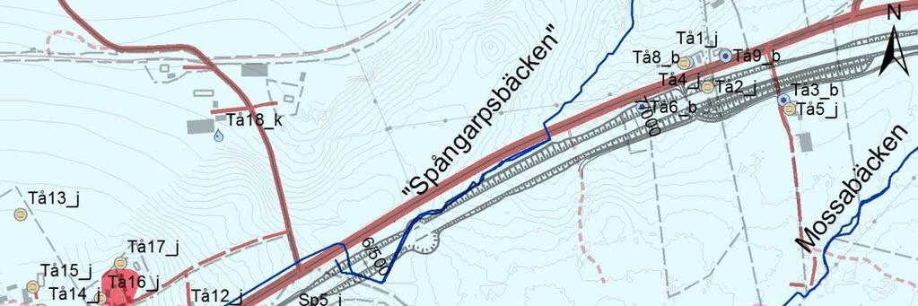 6.2 Sträcka km 6/400 7/100 Vägförslag Vägen går på bank (upp till 4-5 m hög) och passerar vid ca km 7/090 en enskild väg som går i port under planerad väg E22, se Figur 2.