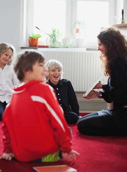 samtidigt betalar vi av över 40