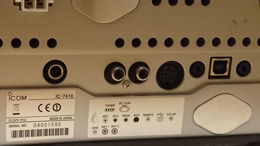 Anslutningsmöjligheter - Radio USB-Anslutning Internt ljudkort. Ofta anslutet parallellt med tillbehörskontaktens signalvägar. AF-IN - och AF-OUT. Grundläggande anslutningar för AFSK.