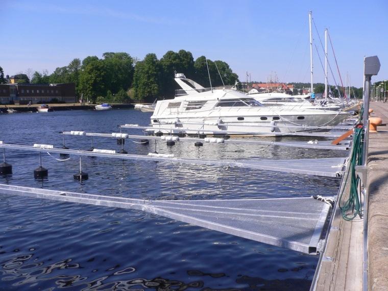 3. STIMTEC Y-BOMMAR 3.1 Standard bommar Genom att använda STIMTEC Y-bommar så får ni en välorganiserad hamn och båtägarna en båtplats med enkel och säker förtöjning.