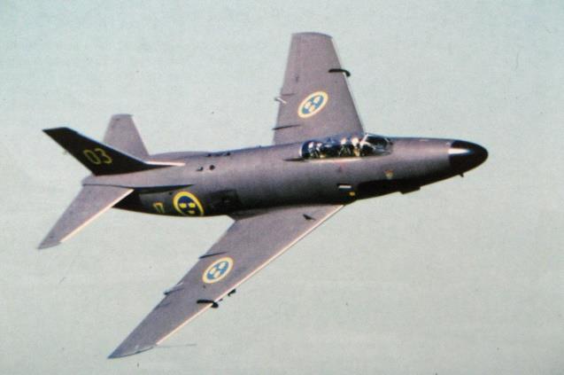 Besättningen räddade sig med fallskärm och flygplanets, A 32 Lansen, nedslag orsakande endast ringa mark- och miljöskador.