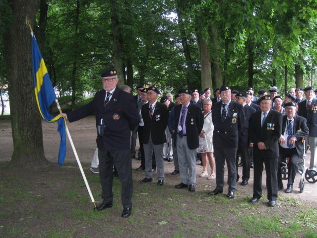 På torsdagsmorgonen var det uppställning på Lv 6 kaserngård för flaggceremoni, nationalsånger och välkomsttal.