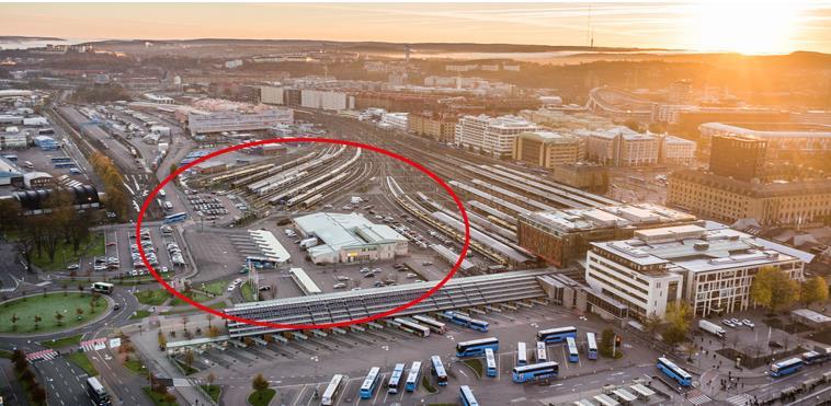 9 (30) 3.2 Området Området är beläget norr om bangården till Centralstationen och består i dagsläget främst av olika parkeringsplatser, se figur 3.2. Figur 3.2. Läget för RegionCity består främst av olika parkeringsplatser.