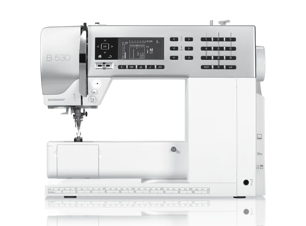 BERNINA Griparlucka Stygnplåt Till montering av extra tillbehör LED syljus Backmatnings-knapp Mönsterslut Start/stopp Trådtilldragar-skydd Trådtilldragare Förspänning för spolning Knappval för