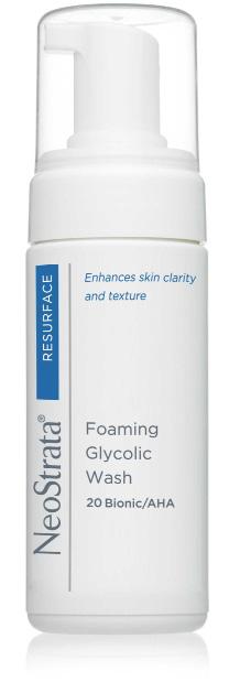 Ultra Daytime Smoothing Cream SPF 20 En effektiv, hudvårdande dagkräm med AHA, utvecklad för normal/kombinerad aknebenägen samt solskadad hud utan sensitivitet.