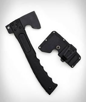Ergonomiskt format Non Slip grip handtag, delvis mönstrat med fingergrepp för säkert grepp vid både användning av yxa som såg även med våta händer och vid olika temperaturer.