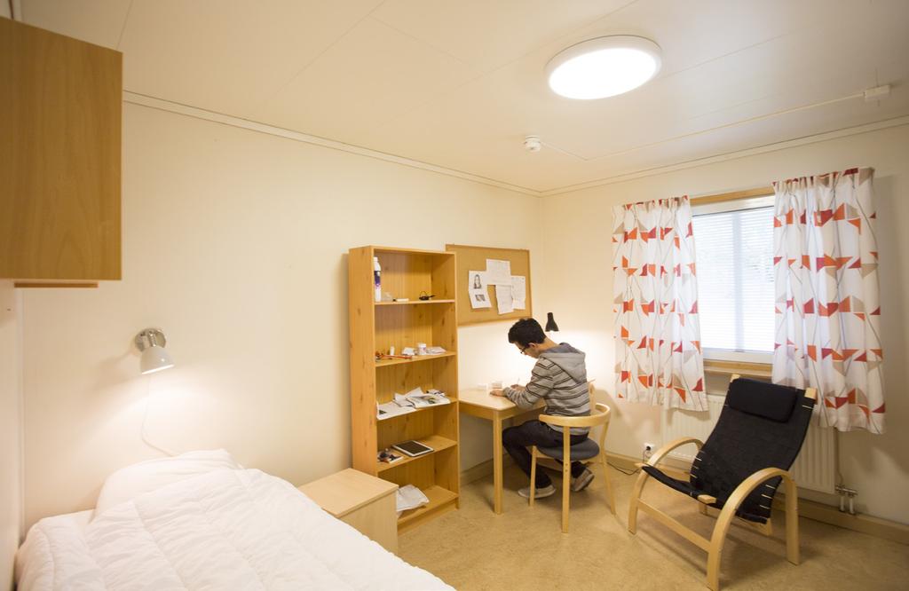 studerande ingår du i skolans studerandekår som har skolrådet som högsta beslutsform och i rådet finns representanter för varje kurs.