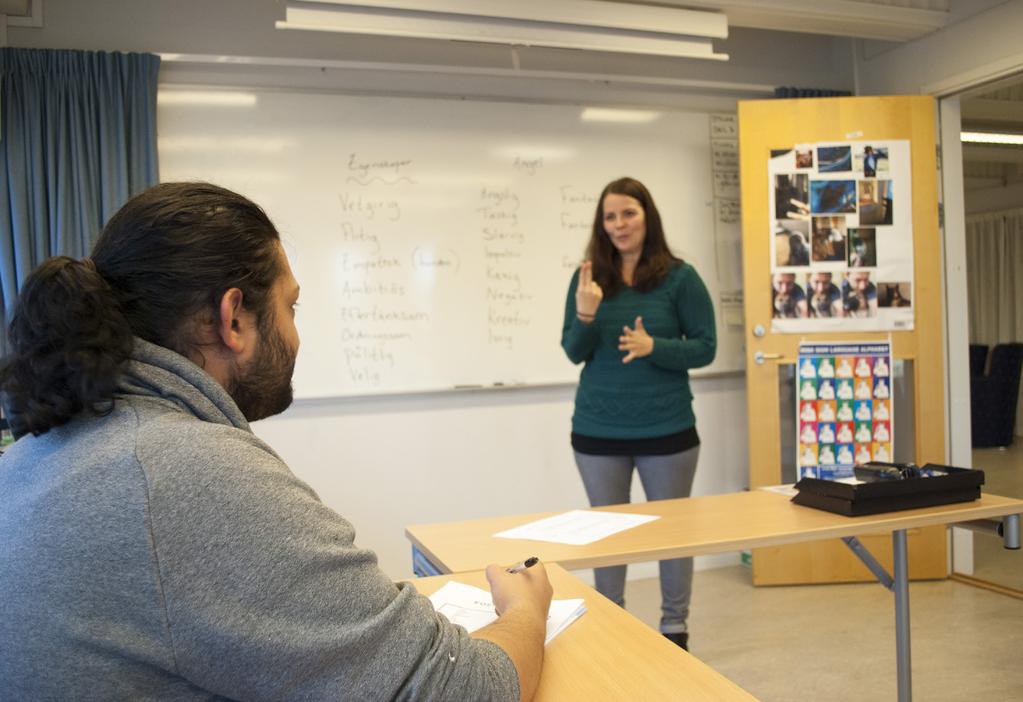 Allmän kurs - teckenspråkig Utbildningsort: Örebro Antal platser: 12 Kurslängd: 1-3 läsår HT 2017-08-16-2017-12-19 VT 2018-01-08-2018-05-18 Lov: vecka 44, sportlov vecka 8, påsklov vecka 13 Sista